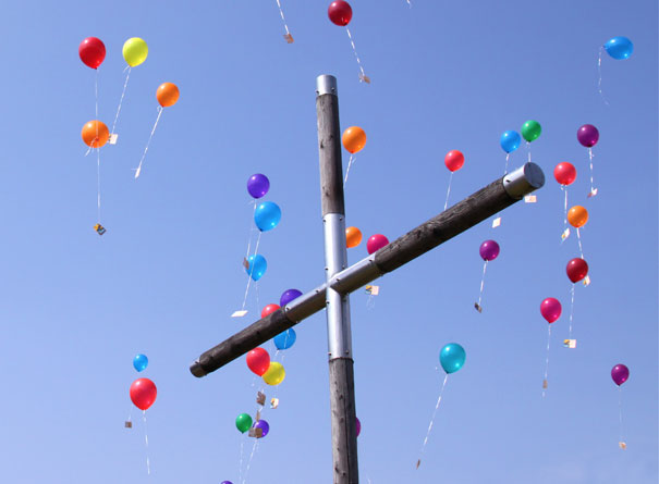 Luftballonkreuz